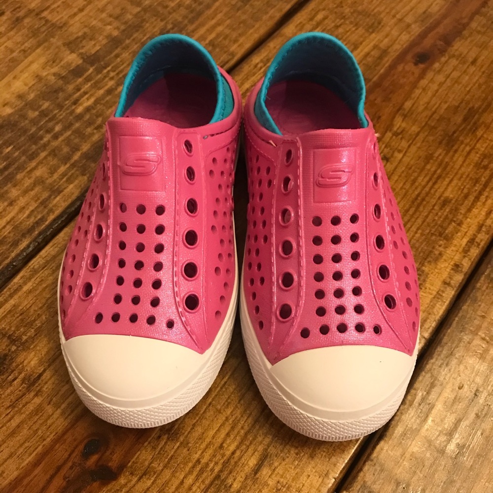 Skechers Guzman size 11 - NEW